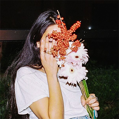 Amanny Ahmad image holding flowers